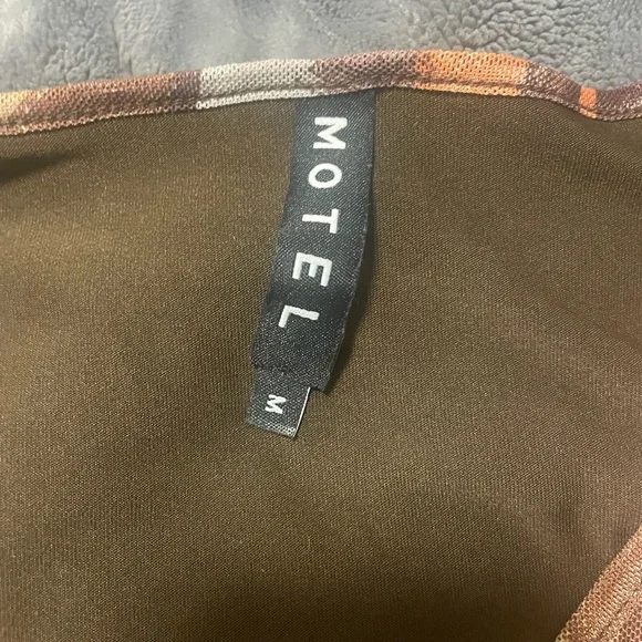 Motel Rocks - Earthy Gradient Top - Picture 7 of 7